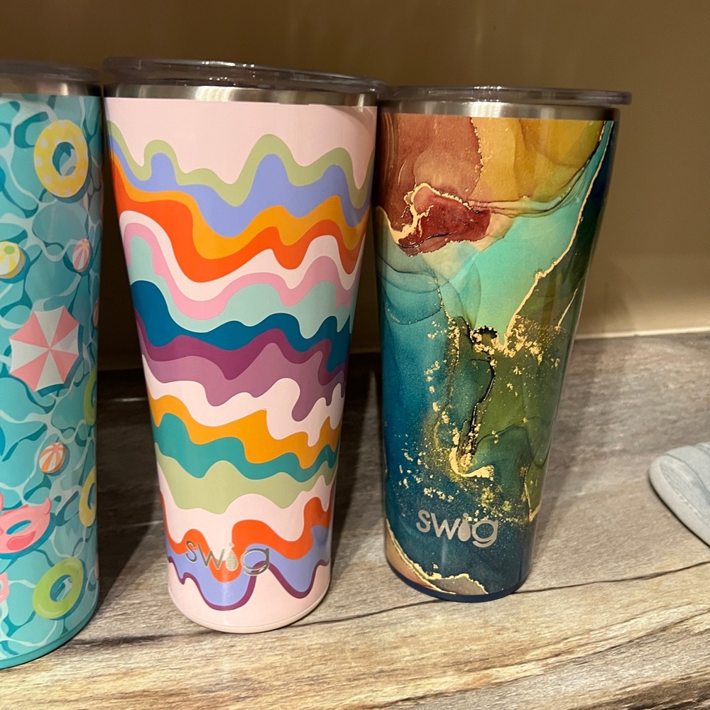 SwigLife 32 Tumblers with lids